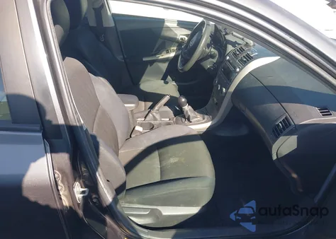 2011 Toyota Corolla S z USA, uszkodzony, nr VIN 2T1BU4EE8BC599943